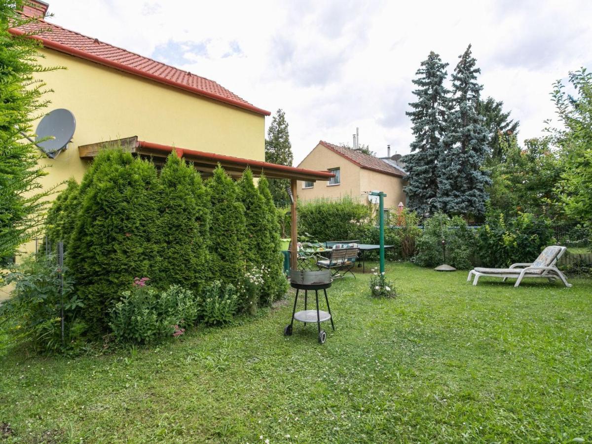Lively Holiday Home In Wien With Private Garden Eksteriør billede